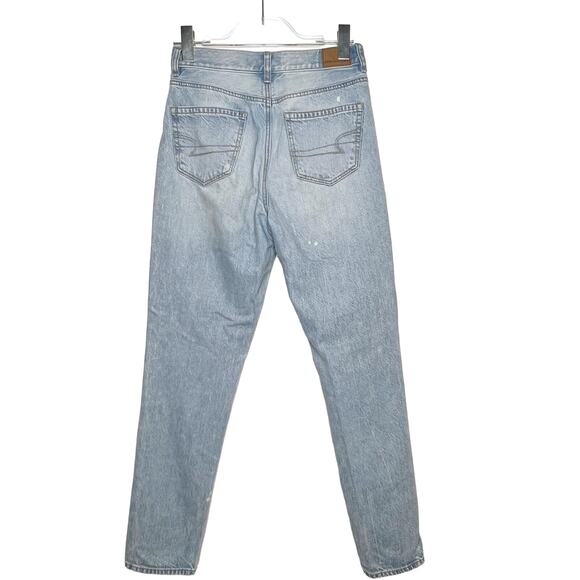 AMERICAN EAGLE OUTFITTERS Mom Jean High-Rise Distressed Light Blue Wash Size 0 - Picture 7 of 13